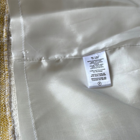 Elegant Yellow Sleeveless Dress - Picture 8 of 8